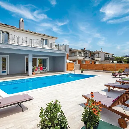 Ferienhaus 4 Bedroom Stunning In