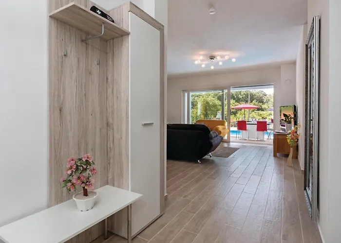 Ferienhaus 4 Bedroom Stunning In
