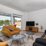 Luxurious In Holiday home