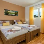 Luxurious In * Pula