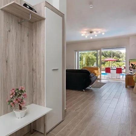 Σπίτι διακοπών 4 Bedroom Stunning In