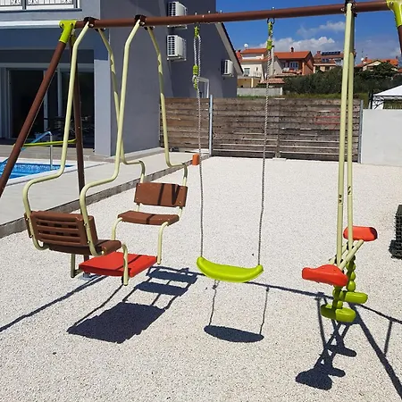 Holiday home 4 Bedroom Stunning In Pula