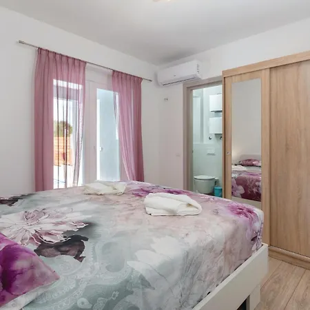 Σπίτι διακοπών 4 Bedroom Stunning In *