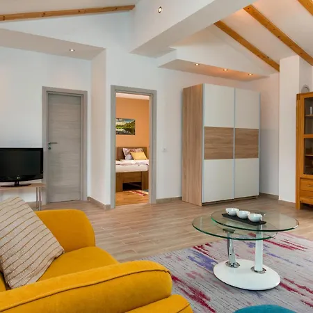 4 Bedroom Stunning In * Pula