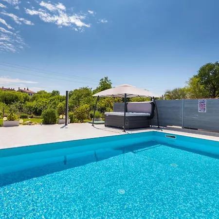 4 Bedroom Stunning In