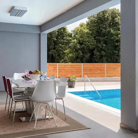 4 Bedroom Stunning In