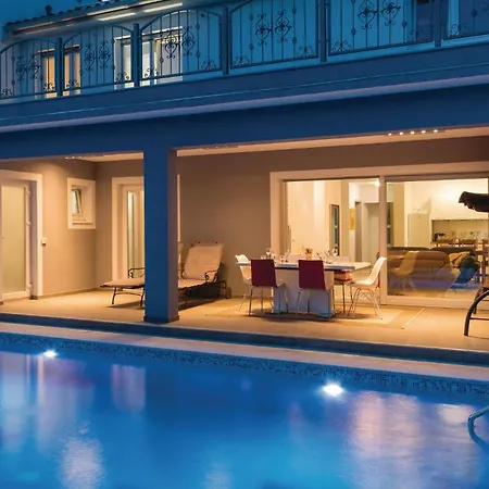 Luxurious In Nyaraló Póla