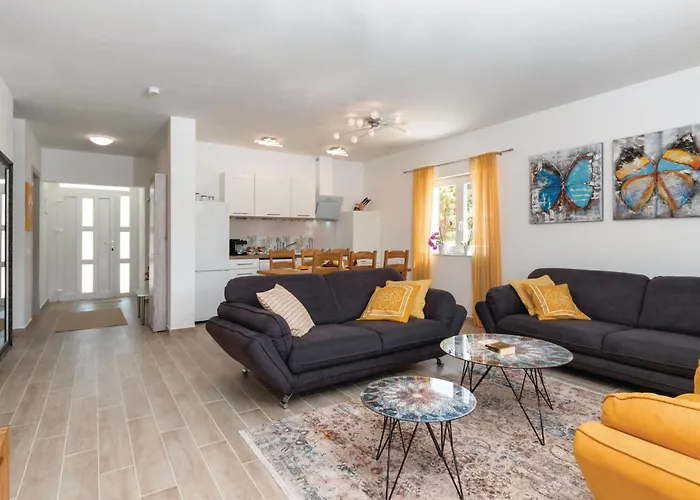 4 Bedroom Stunning In Pula