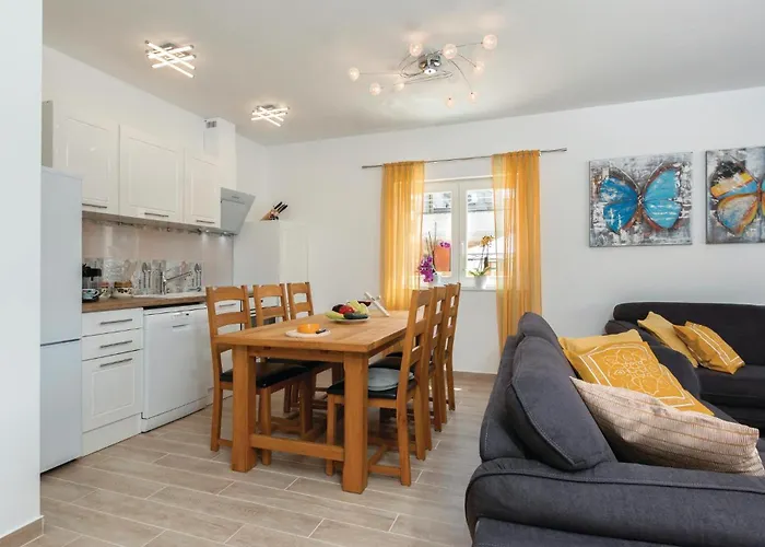 4 Bedroom Stunning In *