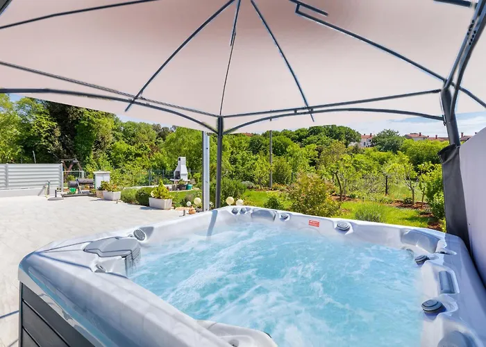 Holiday home 4 Bedroom Stunning In Pula