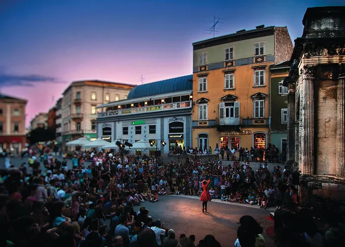 4 Bedroom Stunning In *