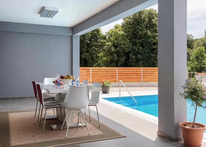 4 Bedroom Stunning In